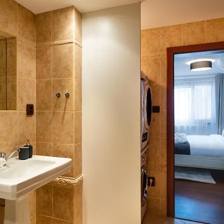 5br 2bath Masarykovo Nabrezi *