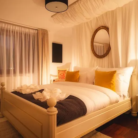 5br 2bath Masarykovo Nabrezi Apartment *