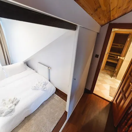 5br 2bath Masarykovo Nabrezi Appartement