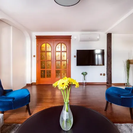 5br 2bath Masarykovo Nabrezi * Praag