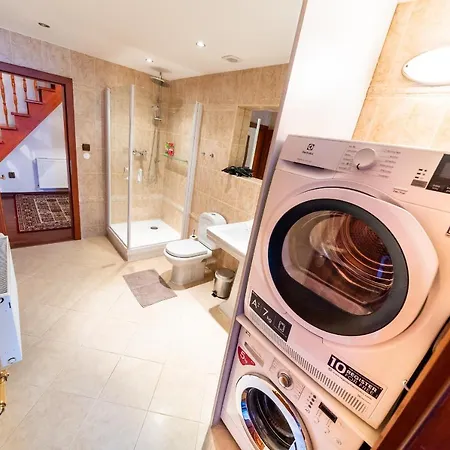 5br 2bath Masarykovo Nabrezi Appartement *