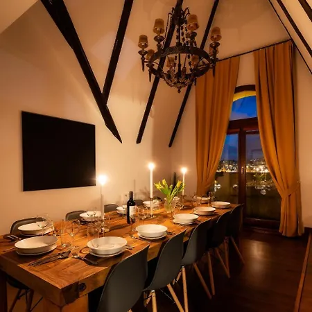 5br 2bath Masarykovo Nabrezi Appartement *