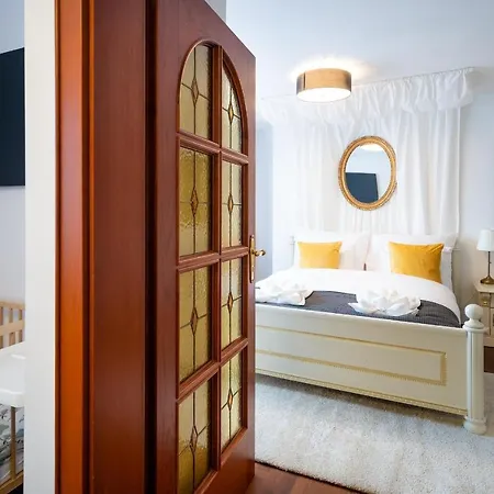 5br 2bath Masarykovo Nabrezi Appartement