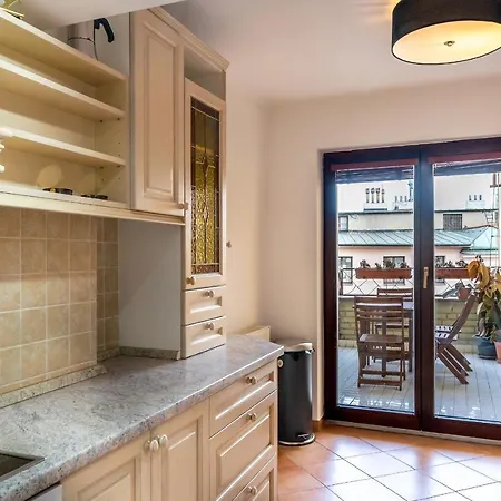 5br 2bath Masarykovo Nabrezi Appartement *
