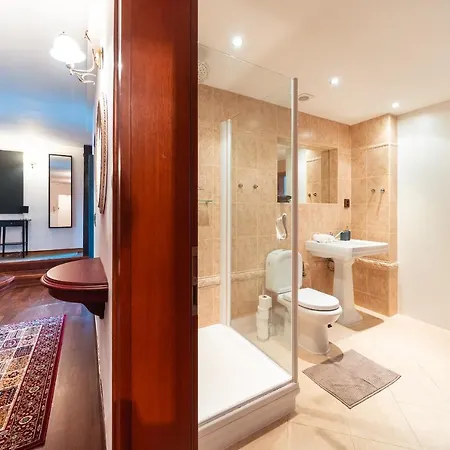 Appartement 5br 2bath Masarykovo Nabrezi