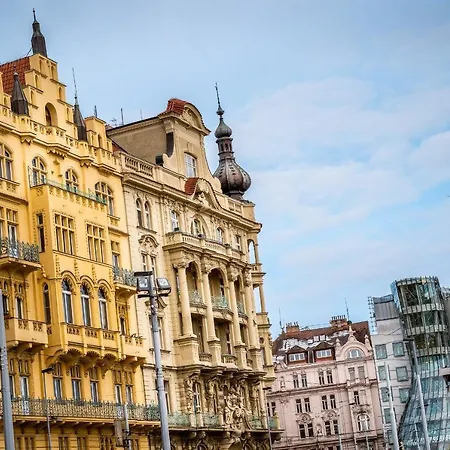 Appartement 5br 2bath Masarykovo Nabrezi Praag